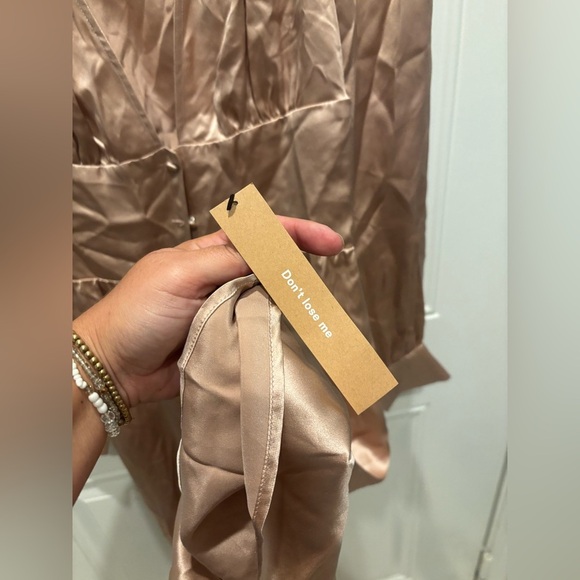 Reformation Nicola Dress in Praline 100% silk - Picture 8 of 9